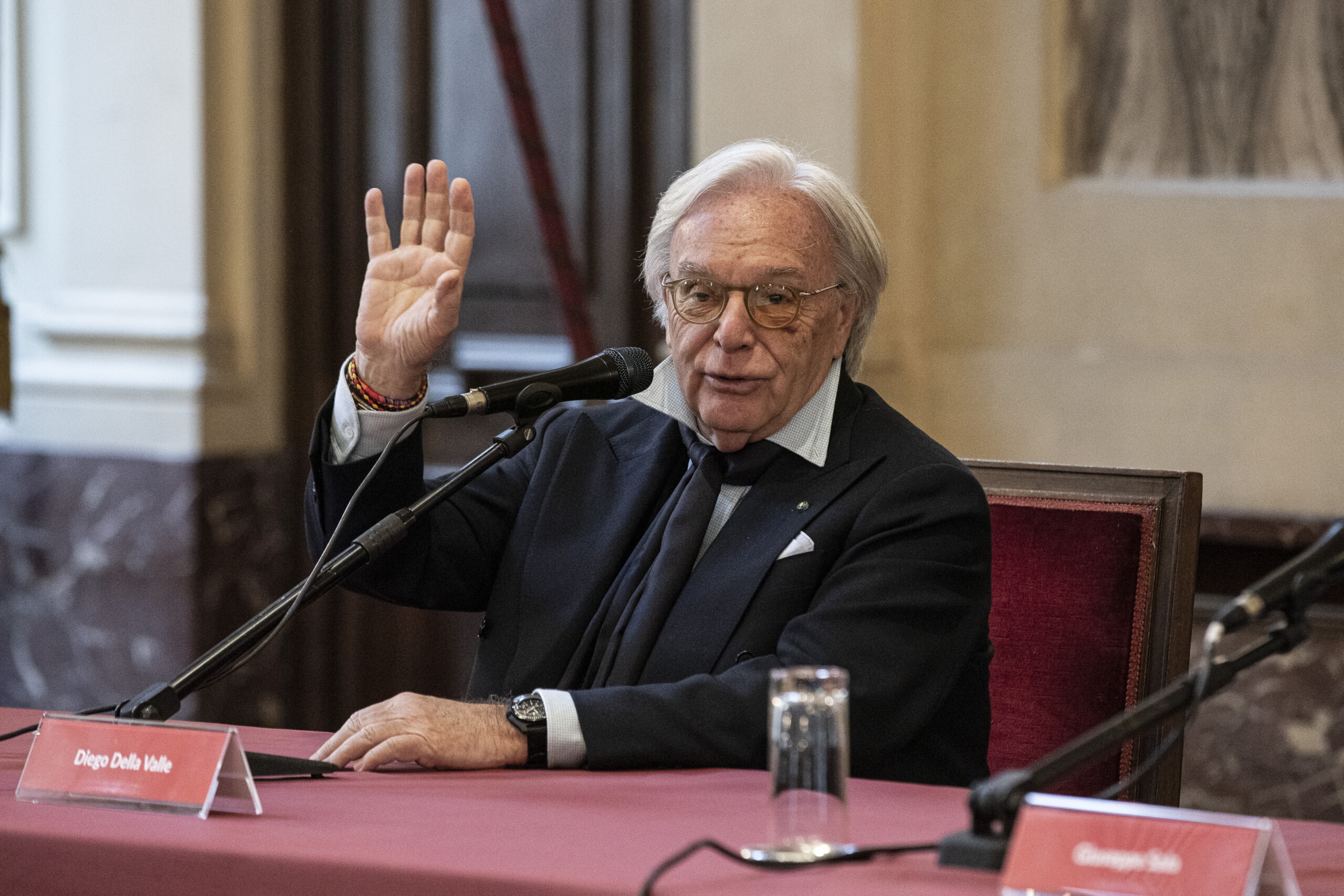 Business: Diego Della Valle awarded title of Chevalier de l'Ordre des Arts et des Lettres