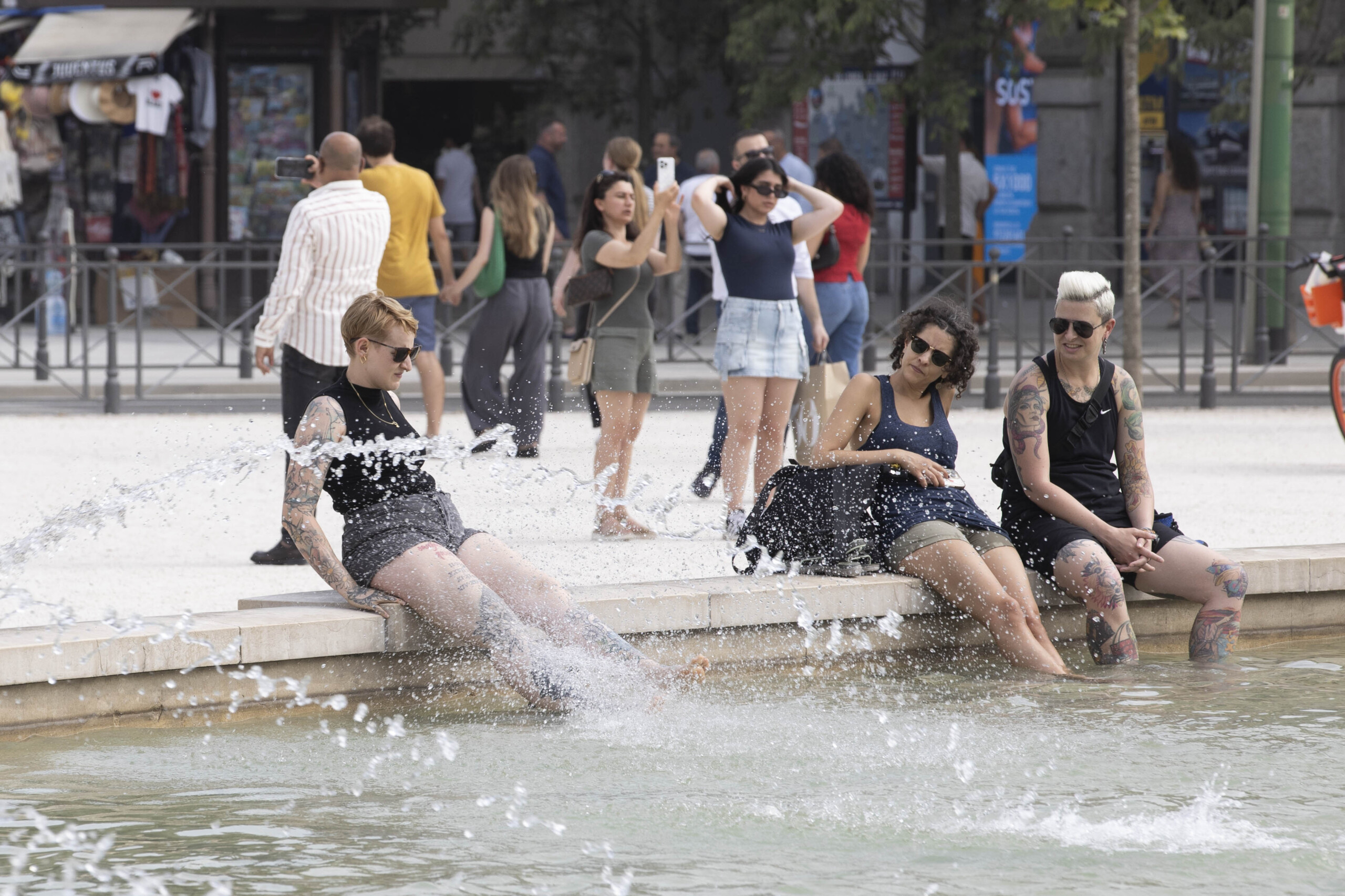 Climate, Milan is scorching: surface temperatures up to 85 degrees Climate, Milan is scorching: surface temperatures up to 85 degrees