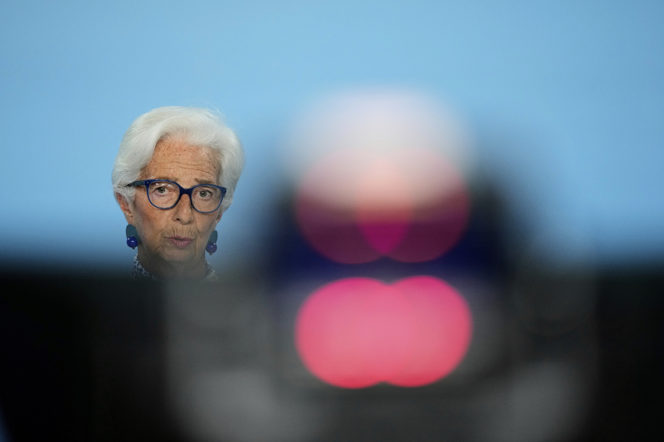 ECB, Lagarde: ‘Economy resilient, but growth slowing due to tariffs’