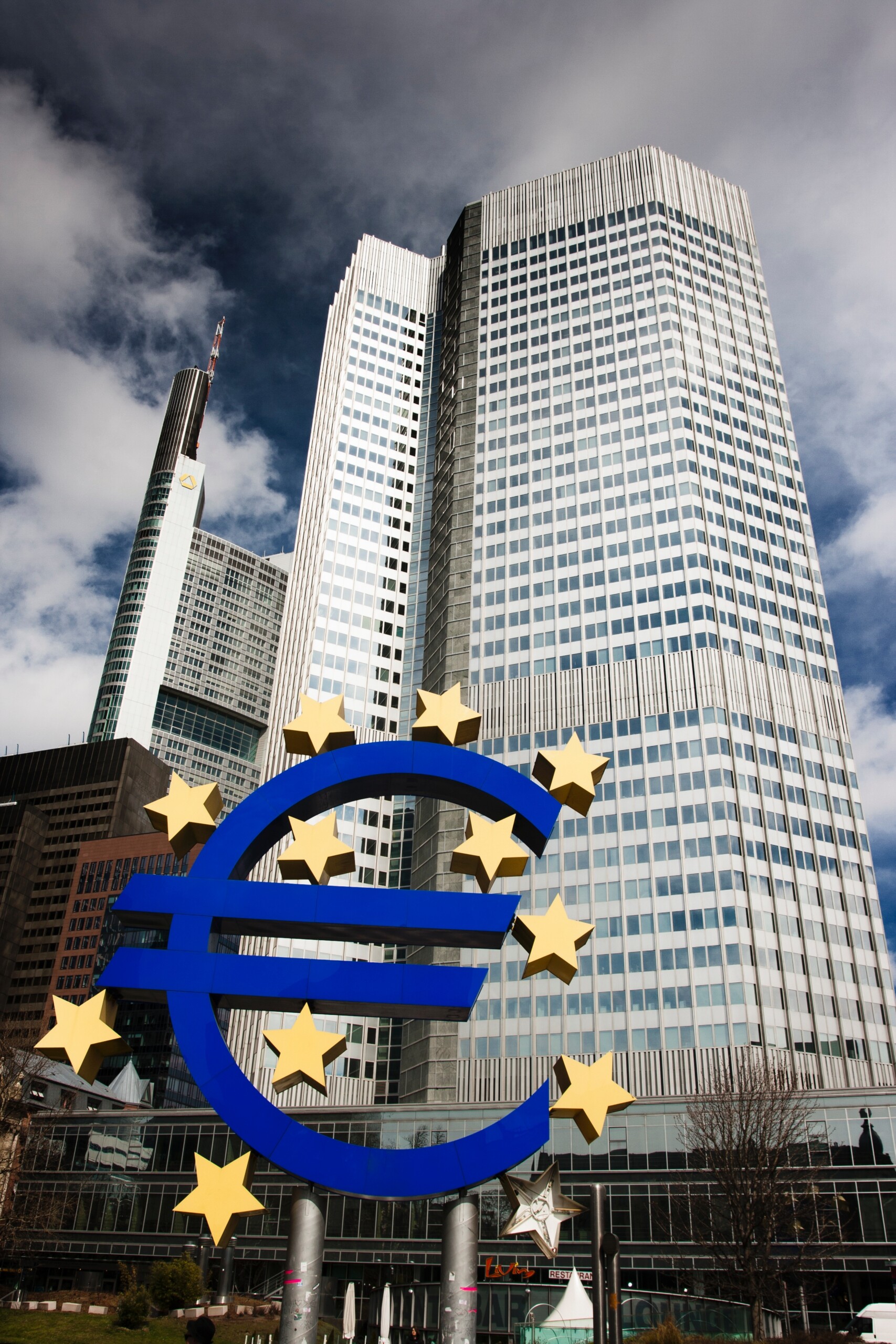 ECB, new 25 basis points rate cut: "Eurozone growth outlook worsened by tariffs"