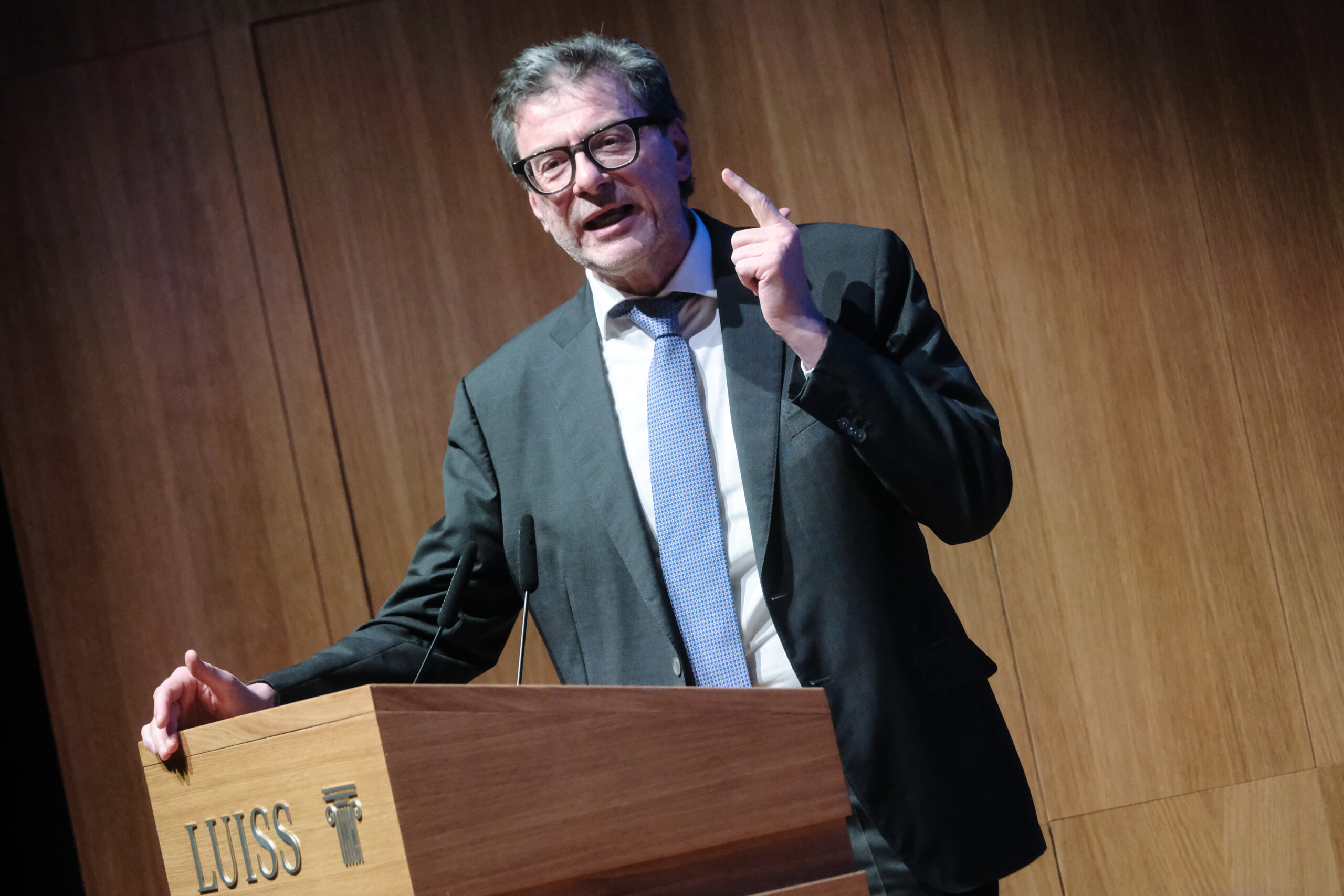 EU, Giorgetti: ‘Debt remains the main constraint’