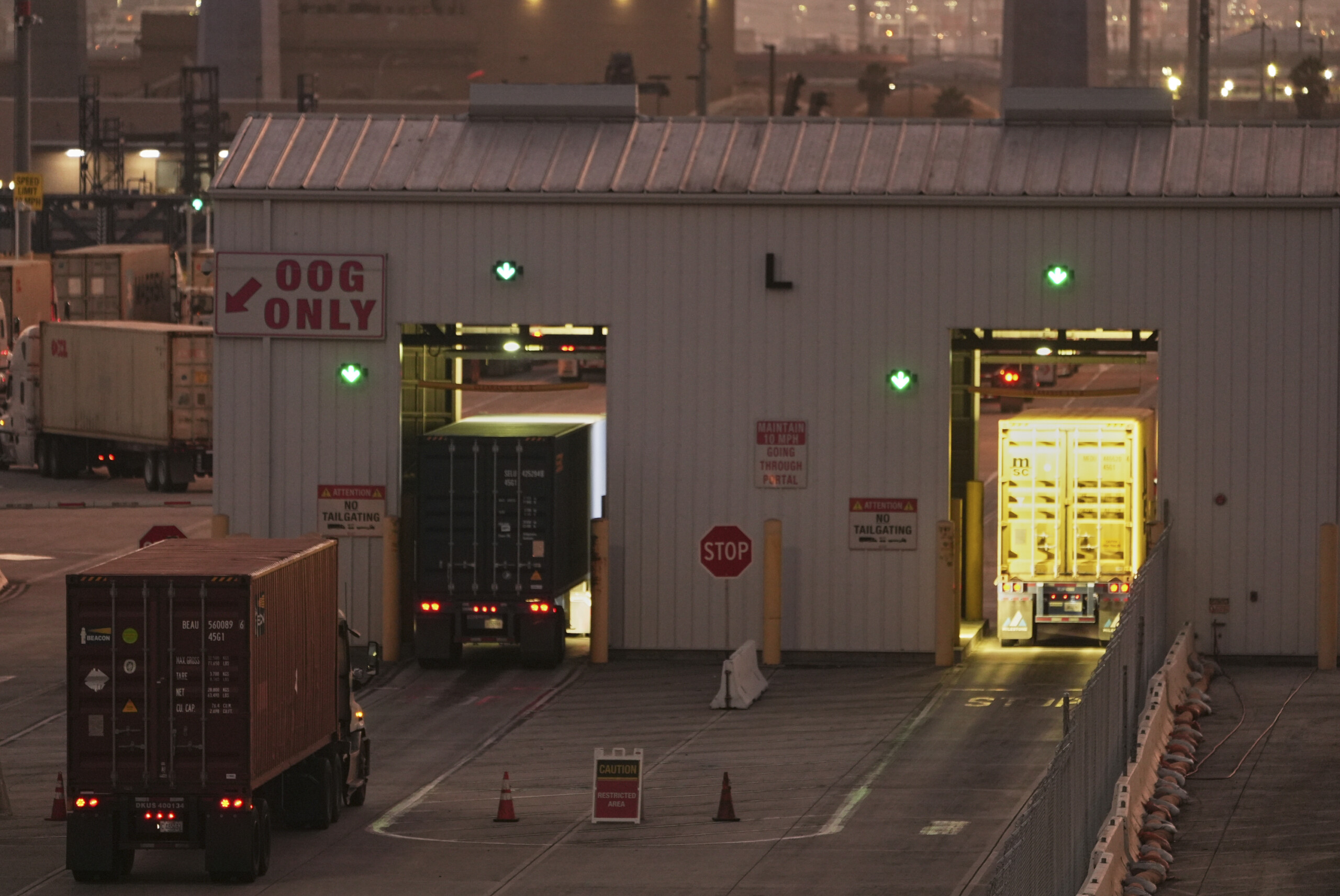 Exports: Eurostat, EU trade surplus falls to €8 billion in June