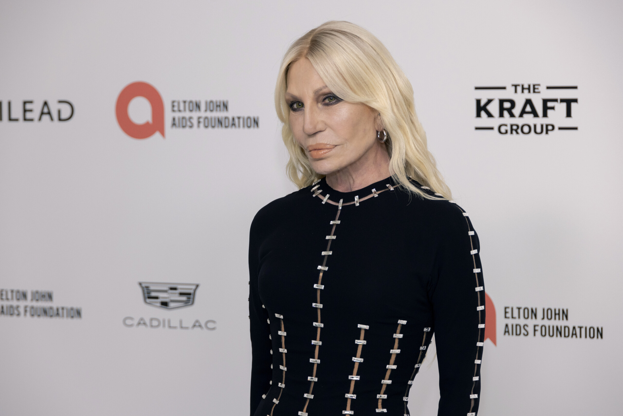 Fashion, Donatella Versace: ‘Brand honoured to become part of the Prada family’