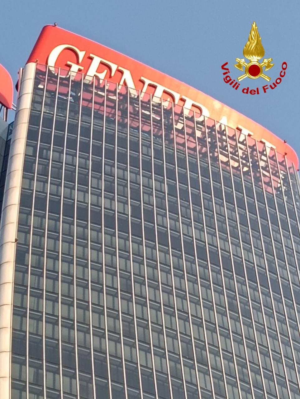 Hadid Tower: area secured, causes of sign collapse to be assessed