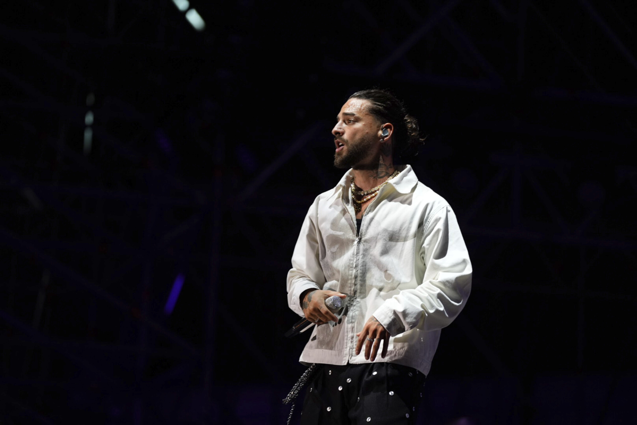 Maluma scolds two parents at a concert for bringing a one-year-old child