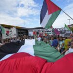 Venice 82, Emanuela Fanelli also at the pro-Pal parade at the Lido