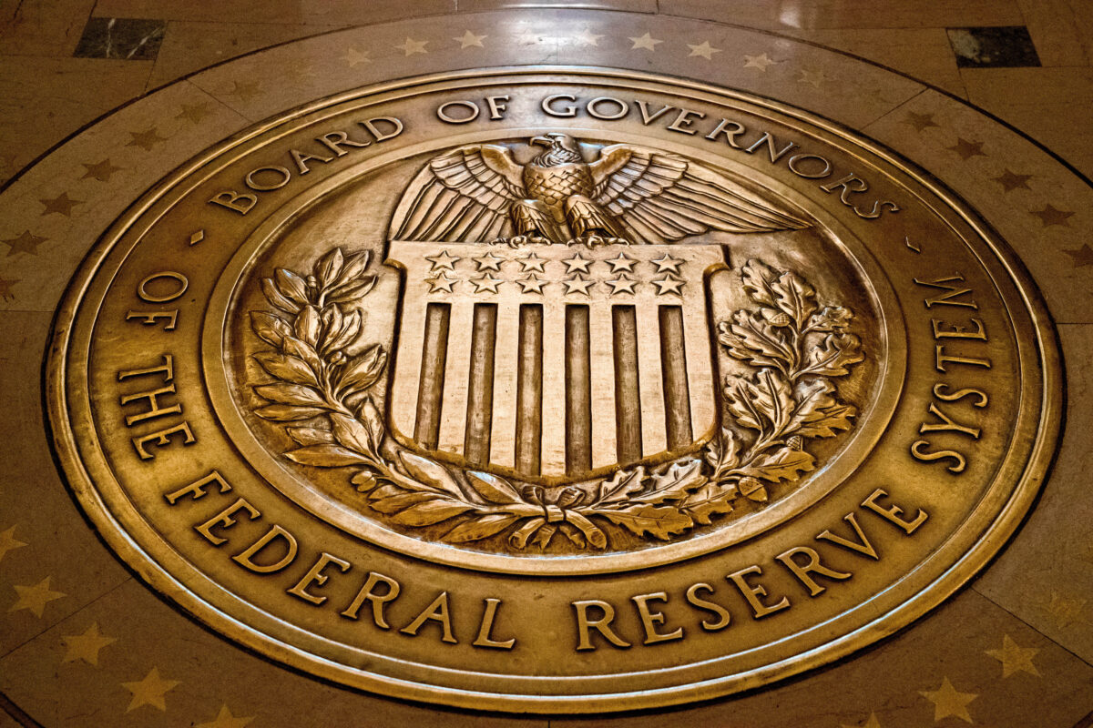 Fed: cuts interest rates by 25 basis points, 11 votes in favour and 1 against