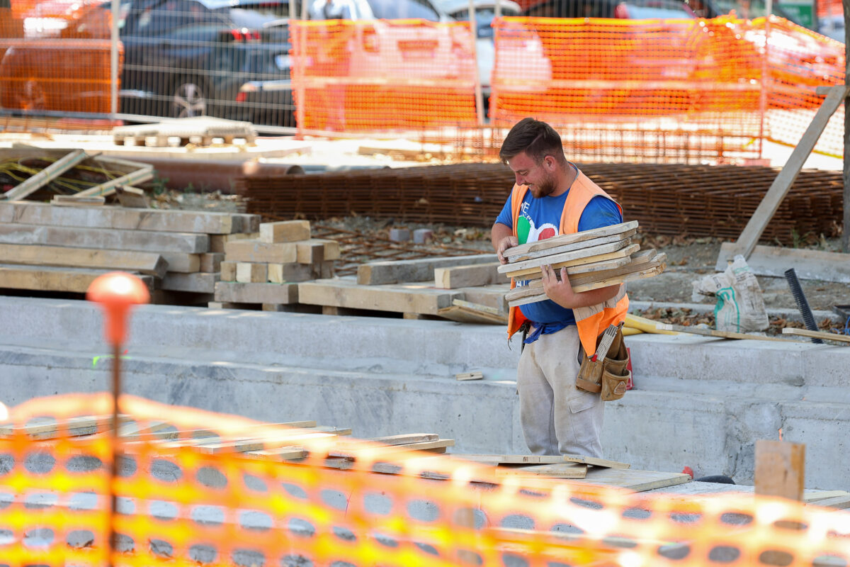 Work, Cgia: one million more jobs, but unemployment benefits rising