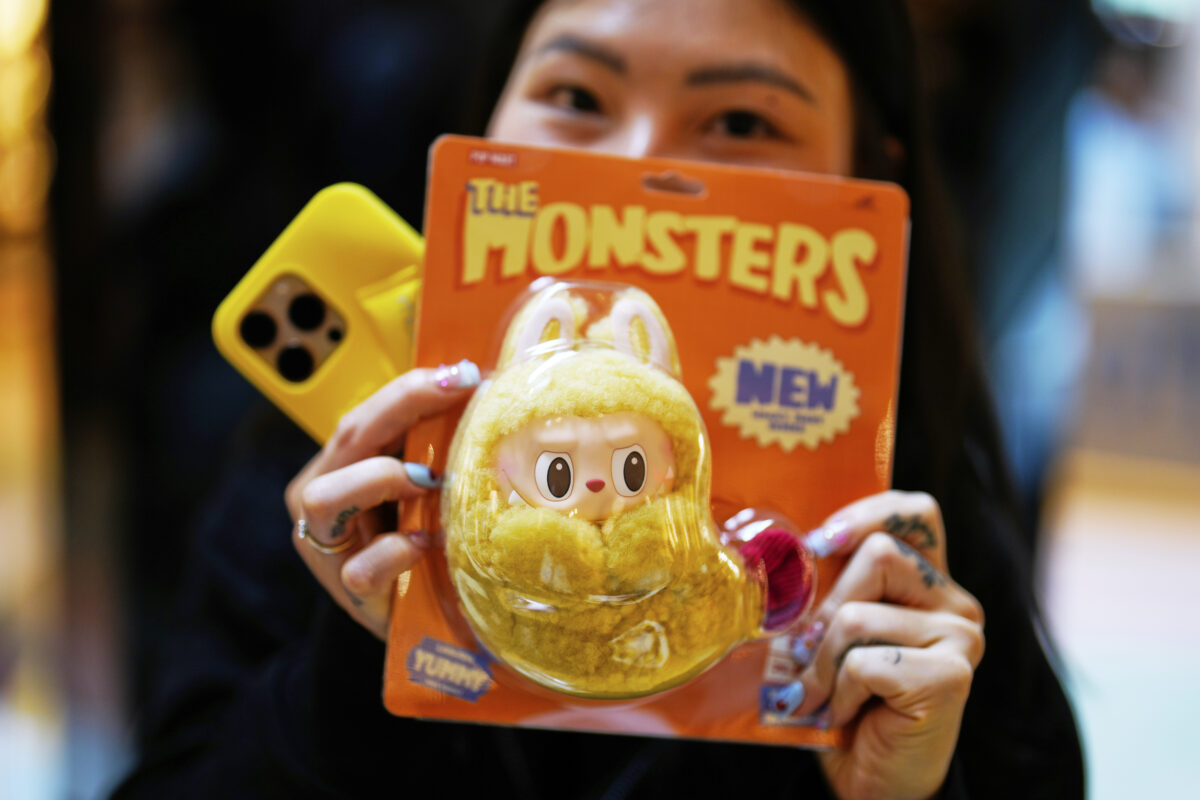 Palermo: large seizure of over 10,000 fake Labubu dolls