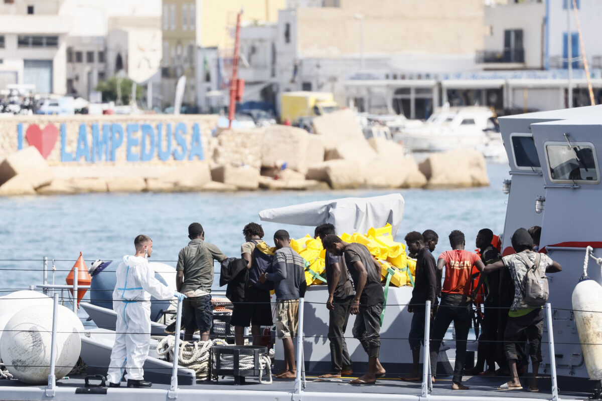 Migrants, MSF: ‘Oyvon rescues 41 people, landed in Lampedusa’