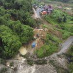 Indonesia: at least 18 dead in two landslides, search ongoing for 34 missing persons