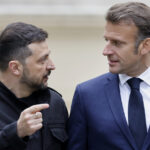 Ukraine: Zelensky arrives in France, welcomed by Macron