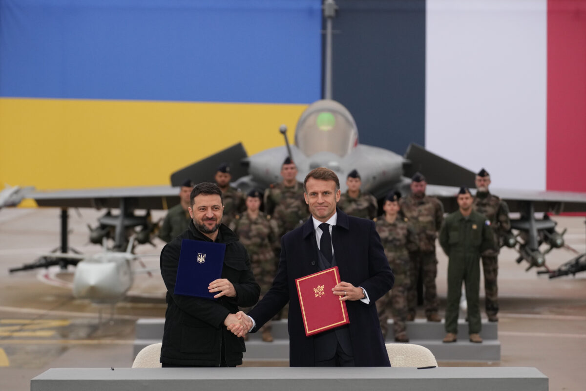 Ukraine, Zelensky in France: ‘Today is a historic moment for our nations’