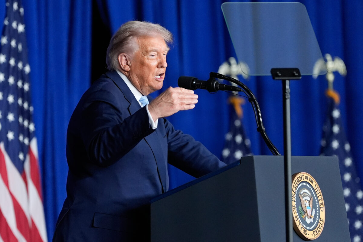 USA, Trump insults a journalist: ‘Shut up, fatso’