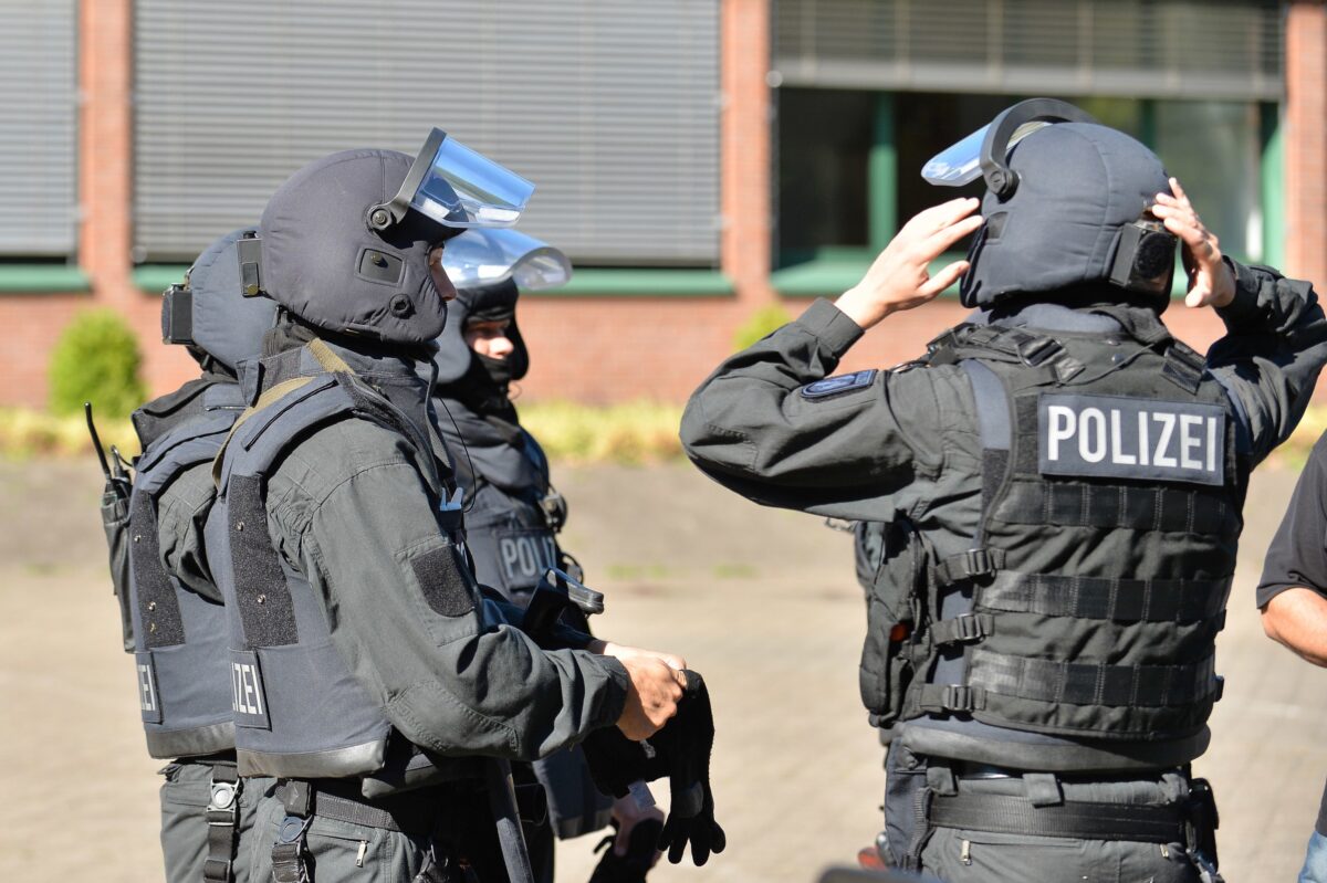 Germany: Bundeswehr conducts night-time exercise in Berlin underground Germany: Bundeswehr conducts night-time exercise in Berlin underground