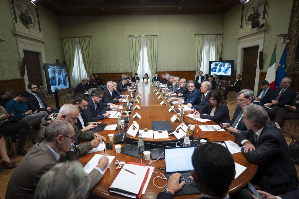 Former Ilva, Cabinet approves decree: “Funds for training and 70% wage supplementation”