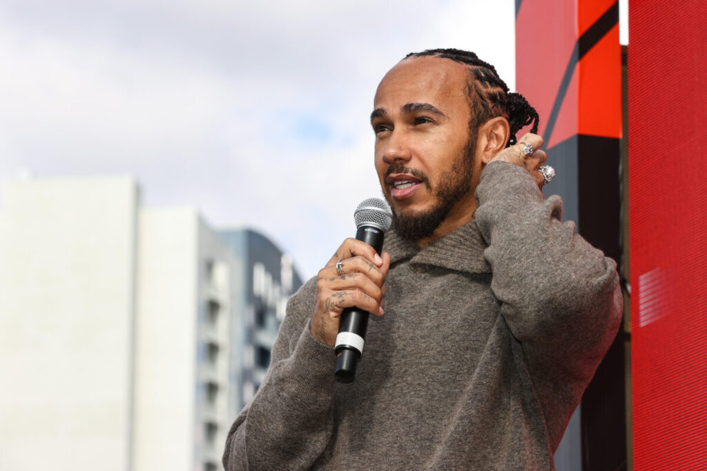 Ferrari, Hamilton: “I think about driving even when I sleep, Elkann’s words serve to unite us”