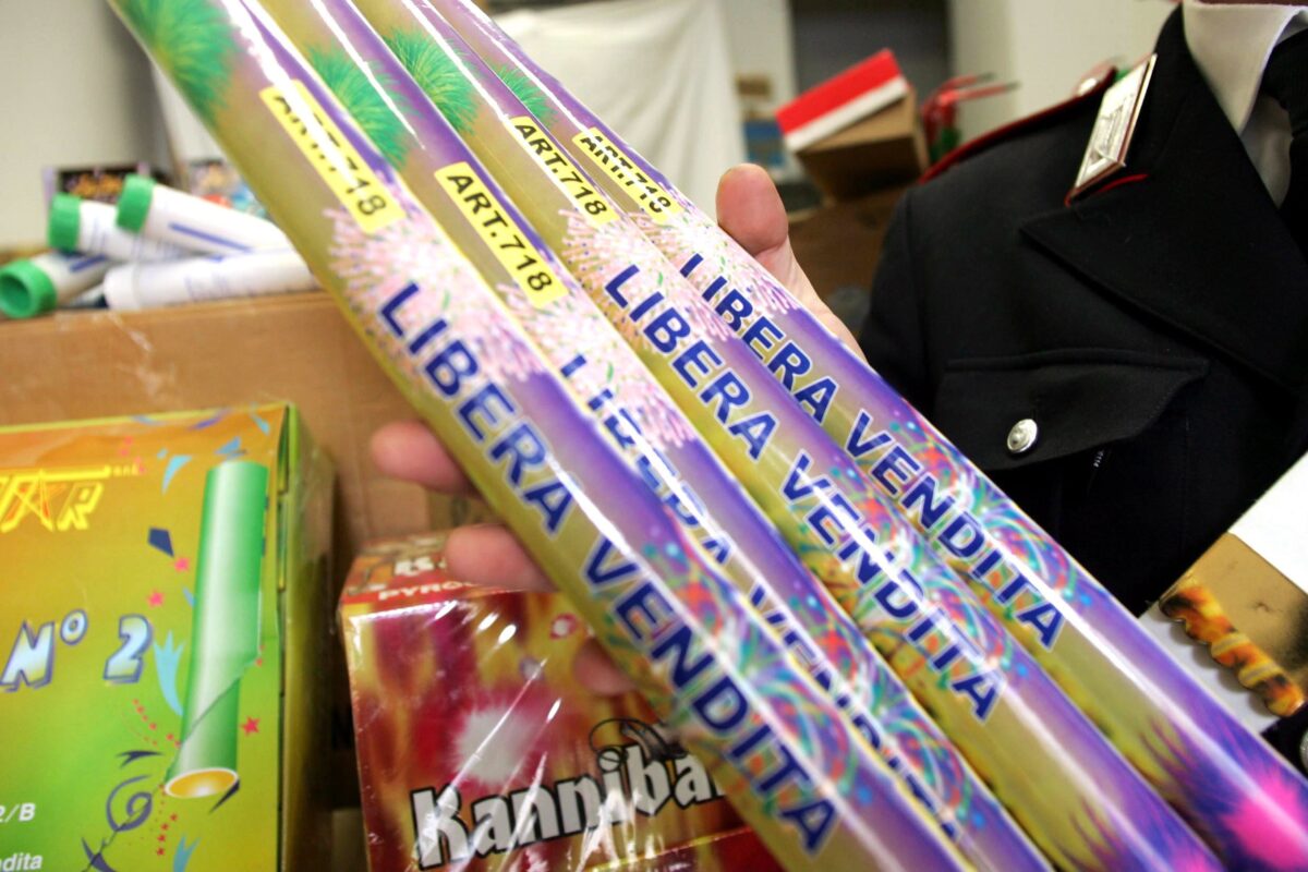 Naples: 2.5 tonnes of illegal fireworks seized, 2 arrests Naples: 2.5 tonnes of illegal fireworks seized, 2 arrests