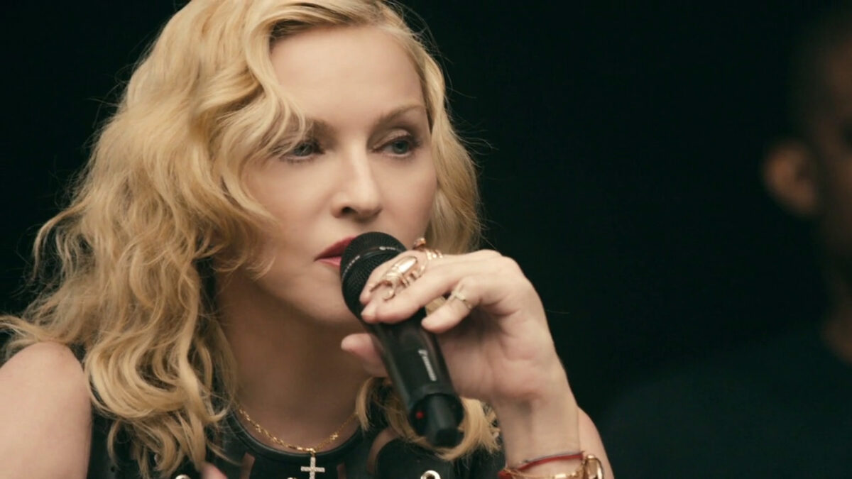 Iran, Madonna to protesters against the regime: “Hold on, revolution is necessary”