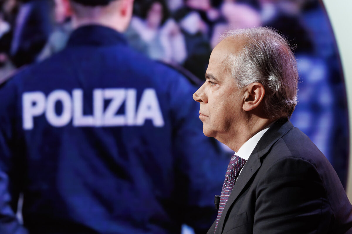 Askatasuna, Piantedosi: ‘Solidarity with officers injured in clashes, applause in the chamber’