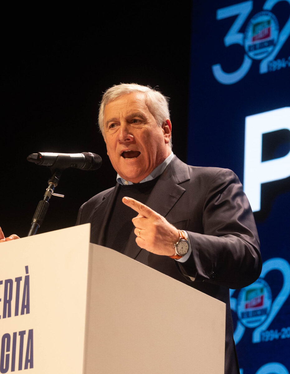 Milan-Cortina, Tajani: “Far-left attacks officers, security decree is needed” Milan-Cortina, Tajani: “Far-left attacks officers, security decree is needed”