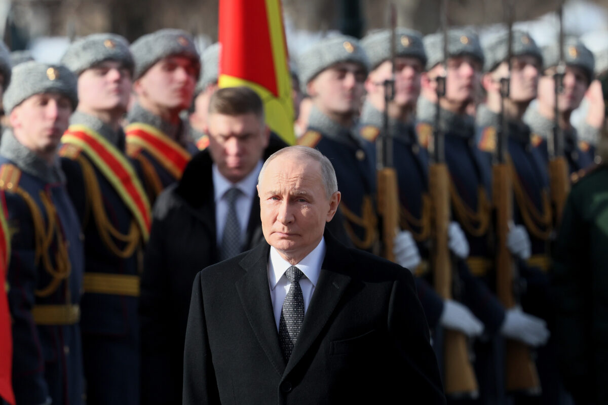 Ukraine, Putin receives widows of fallen soldiers: ‘We will stand by you’