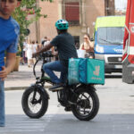 Deliveroo under investigation, 20,000 riders with wages 90% below the poverty line