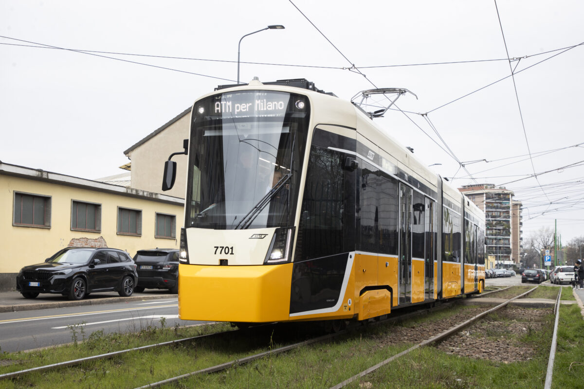 Milan: tram derails and crashes into building, people injured