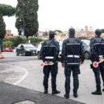 Rome: car fails to stop at police checkpoint and causes accident, two victims