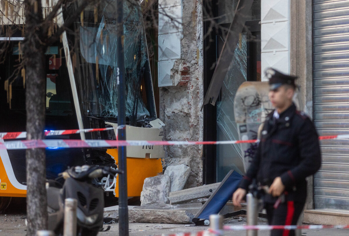 Tram derails in Milan: victims mistaken for each other, 56-year-old man alive in hospital Tram derails in Milan: victims mistaken for each other, 56-year-old man alive in hospital