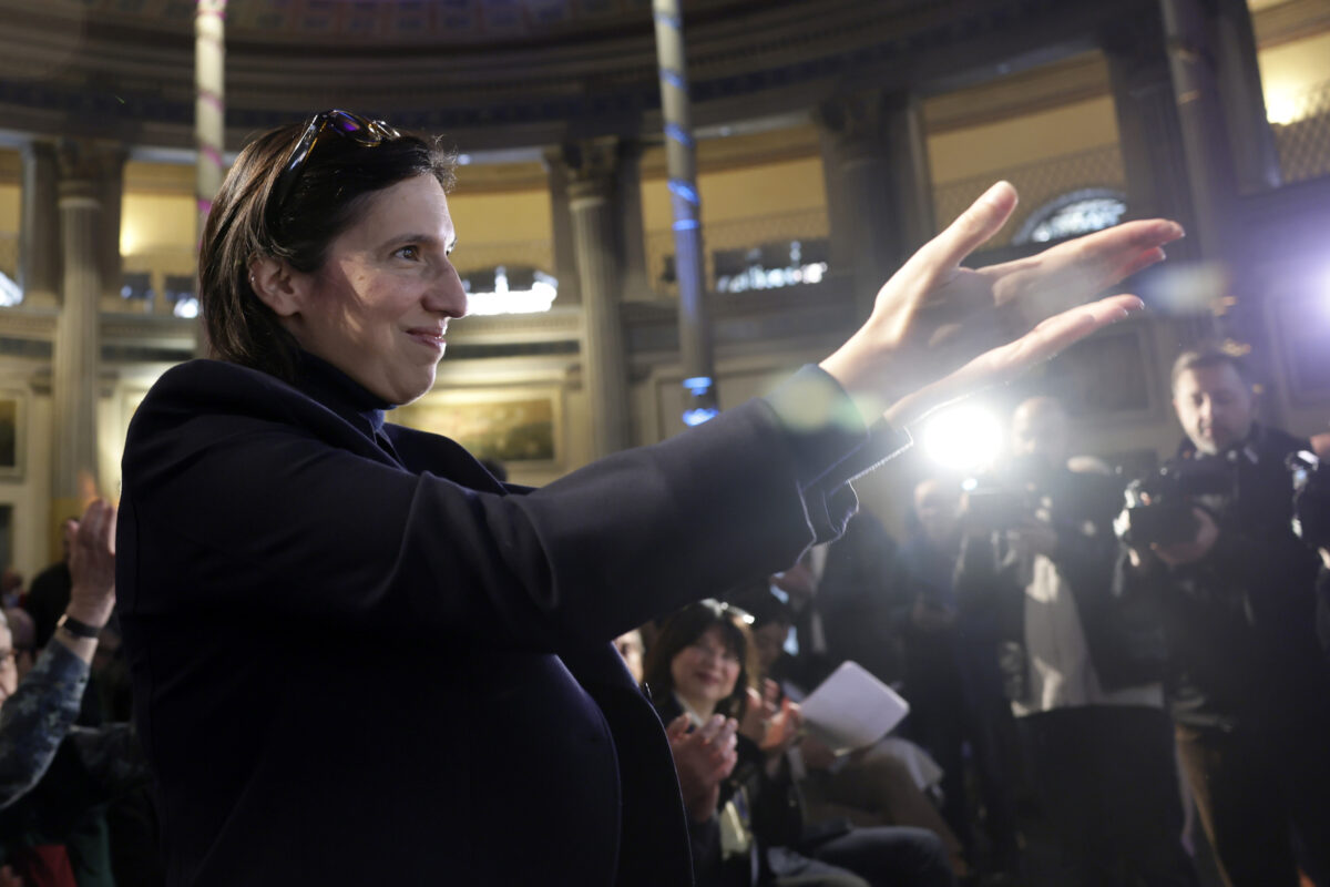 Fuel prices, Schlein: “Use the extra revenue to lower excise duties” Fuel prices, Schlein: “Use the extra revenue to lower excise duties”