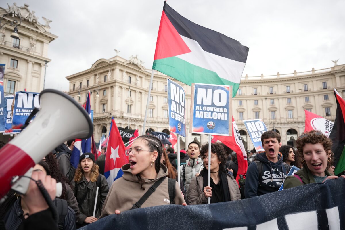 Rome: march sets off from Piazza della Repubblica Rome: march sets off from Piazza della Repubblica