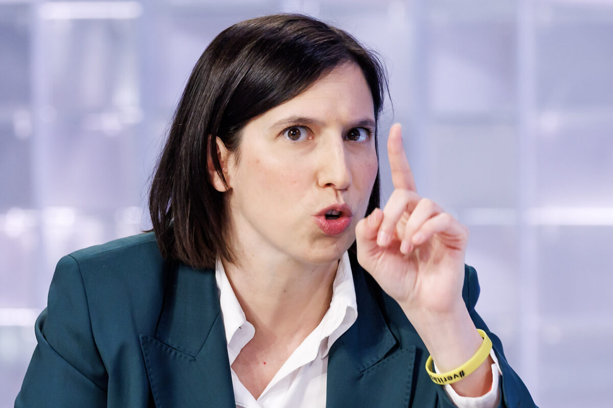 Fuels, Schlein: “Meloni should hurry on excise duties and get back to the gas station”