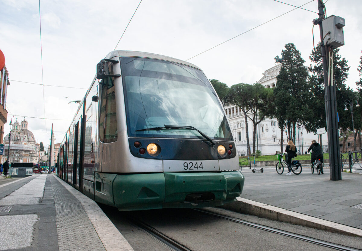 Rome: Rear-end collision between two trams, some passengers injured