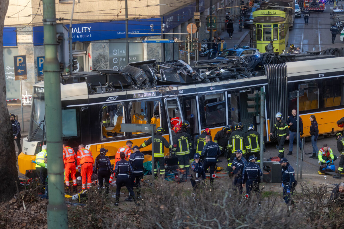 Tram derails in Milan; ATM driver was on the phone until 12 seconds before the crash Tram derails in Milan; ATM driver was on the phone until 12 seconds before the crash