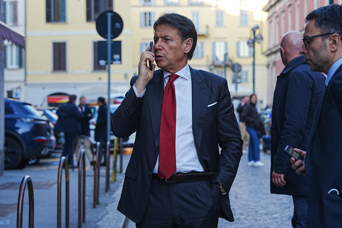 Government, Conte: ‘Meloni isn’t taking any action on Delmastro – is she being blackmailed?’