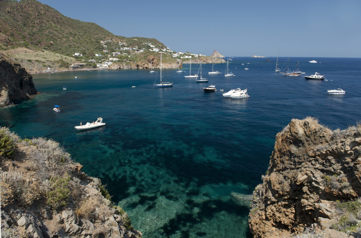 Earthquakes, seismic swarm off the Aeolian Islands: also shocks of magnitude 4.6 and 4.3