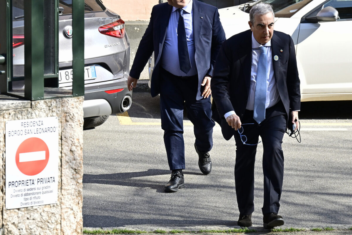 Forza Italia: 14 out of 20 senators have signed; the party is ready to replace group leader Gasparri
