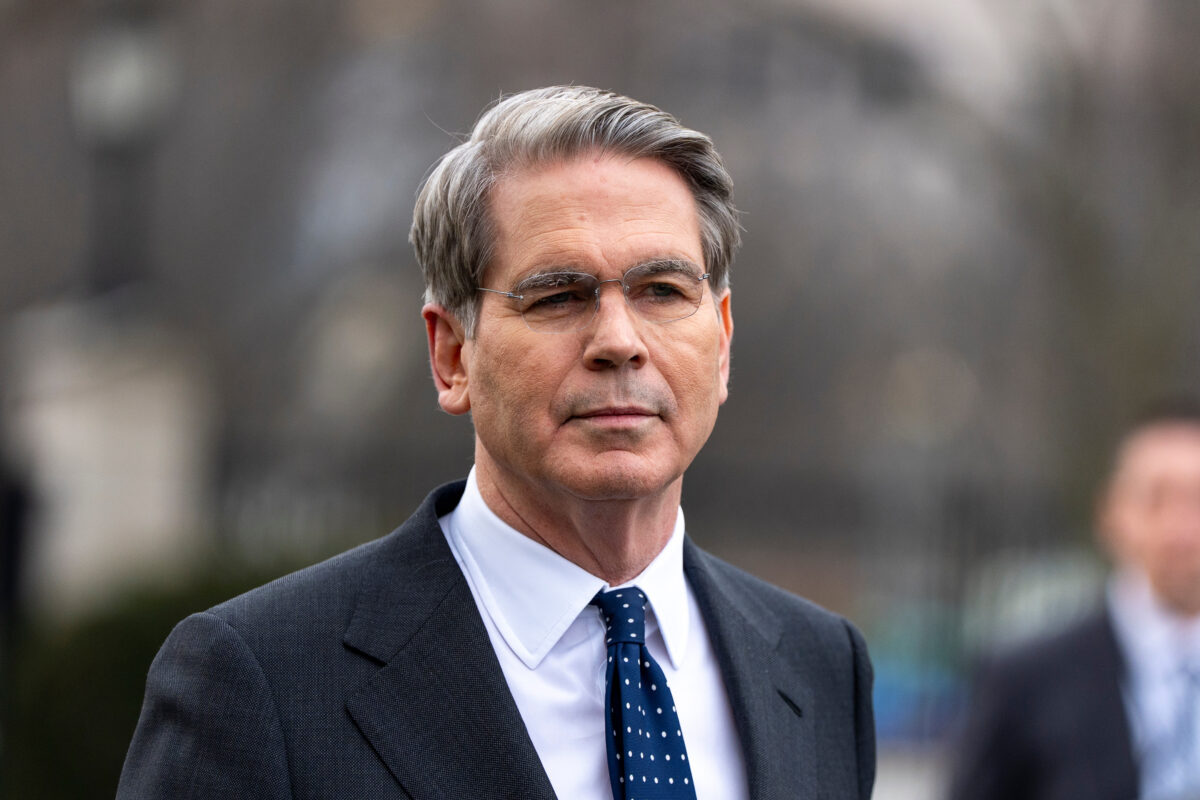 Iran, Bessent: ‘US will regain control of the Strait of Hormuz’