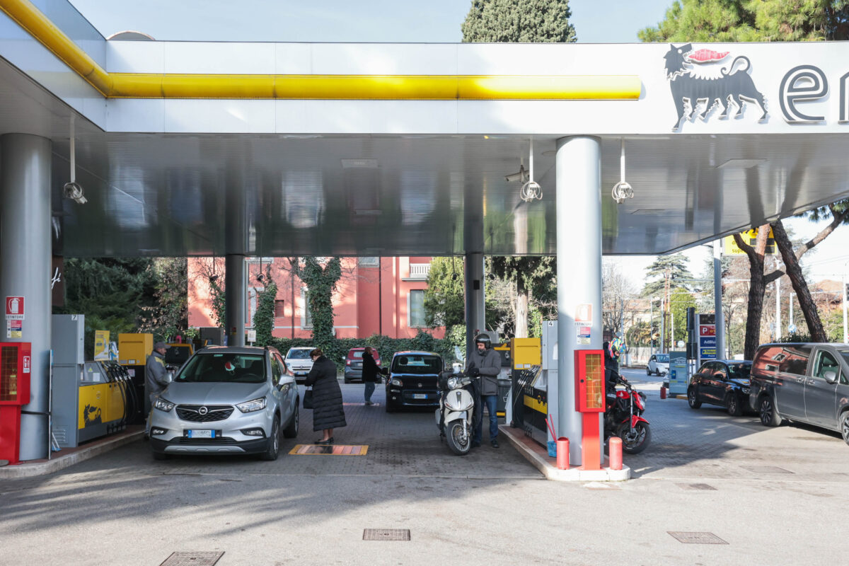 Fuel: Mimit reports average self-service petrol price at €1.751 per litre, diesel at €2.067