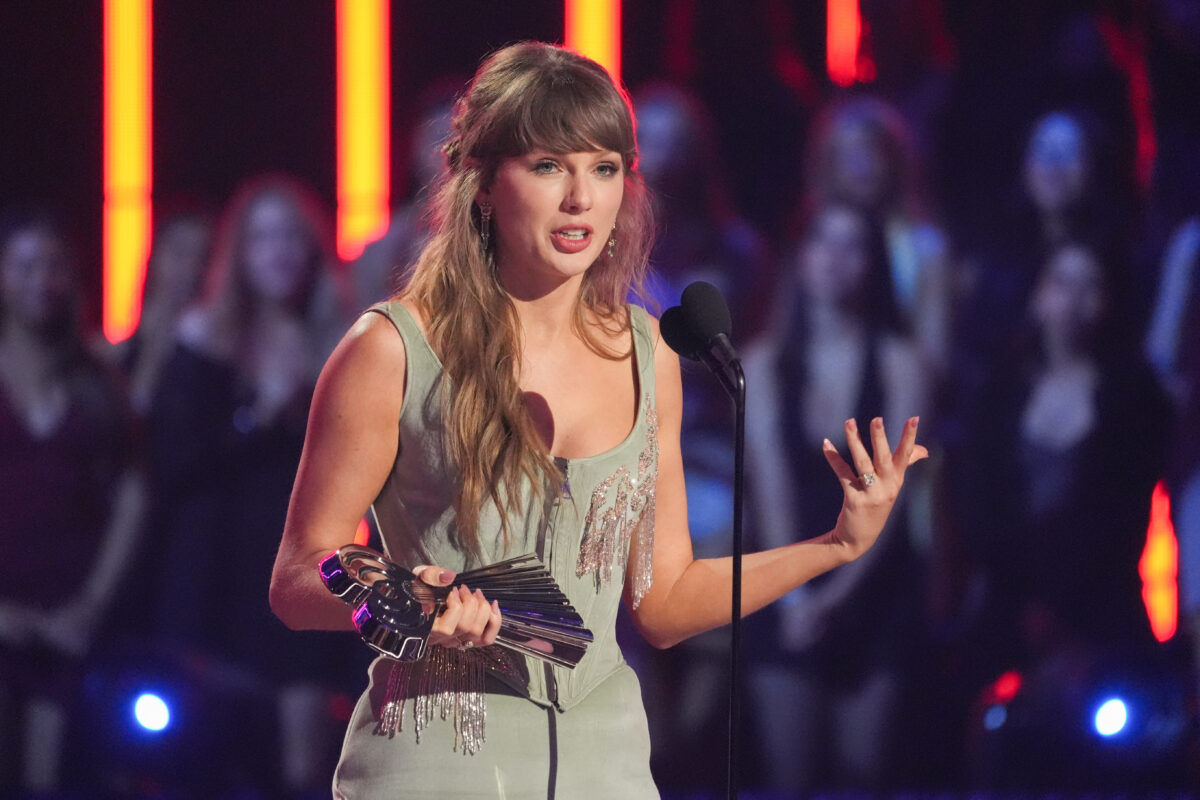 Taylor Swift, surprise here is the video clip of ‘Elizabeth Taylor’