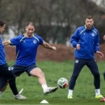 Football, Bosnian media: “A spy at training”, but he was a curious soldier