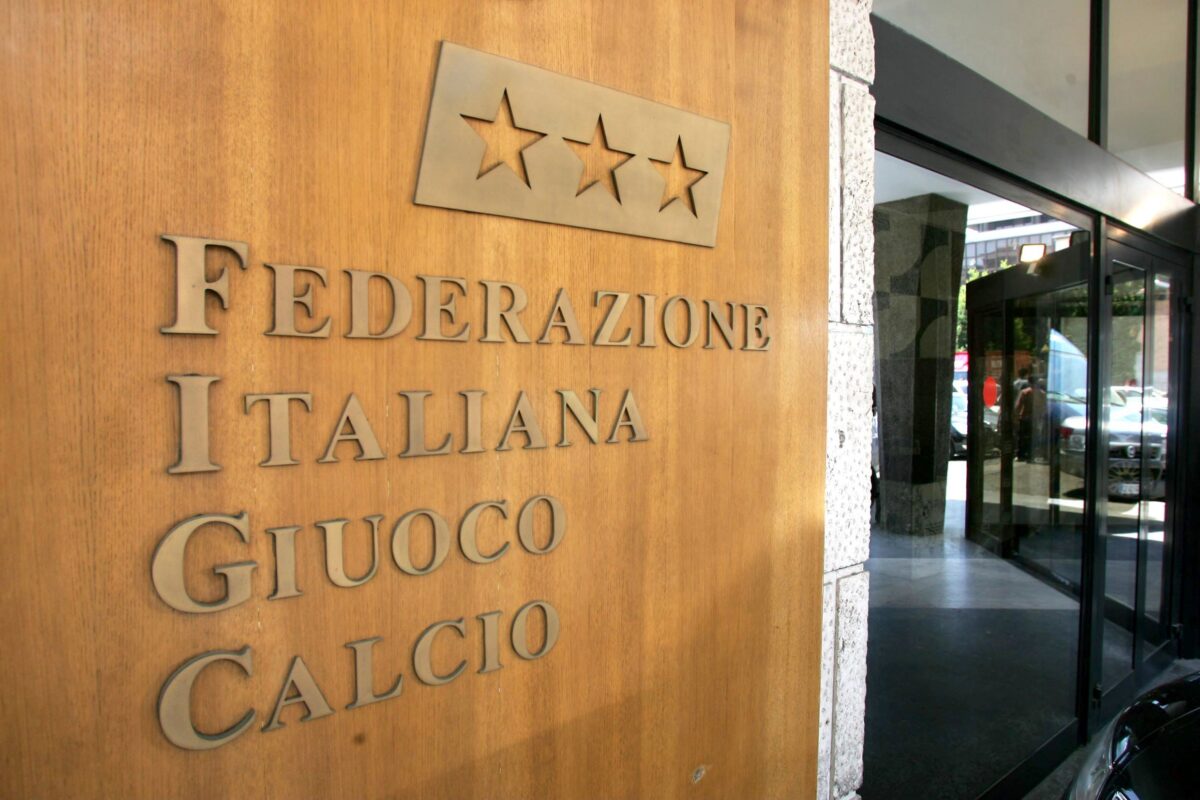 Football: FIGC headquarters vandalized during the night, eggs thrown and flowerbeds torn up Football: FIGC headquarters vandalized during the night, eggs thrown and flowerbeds torn up