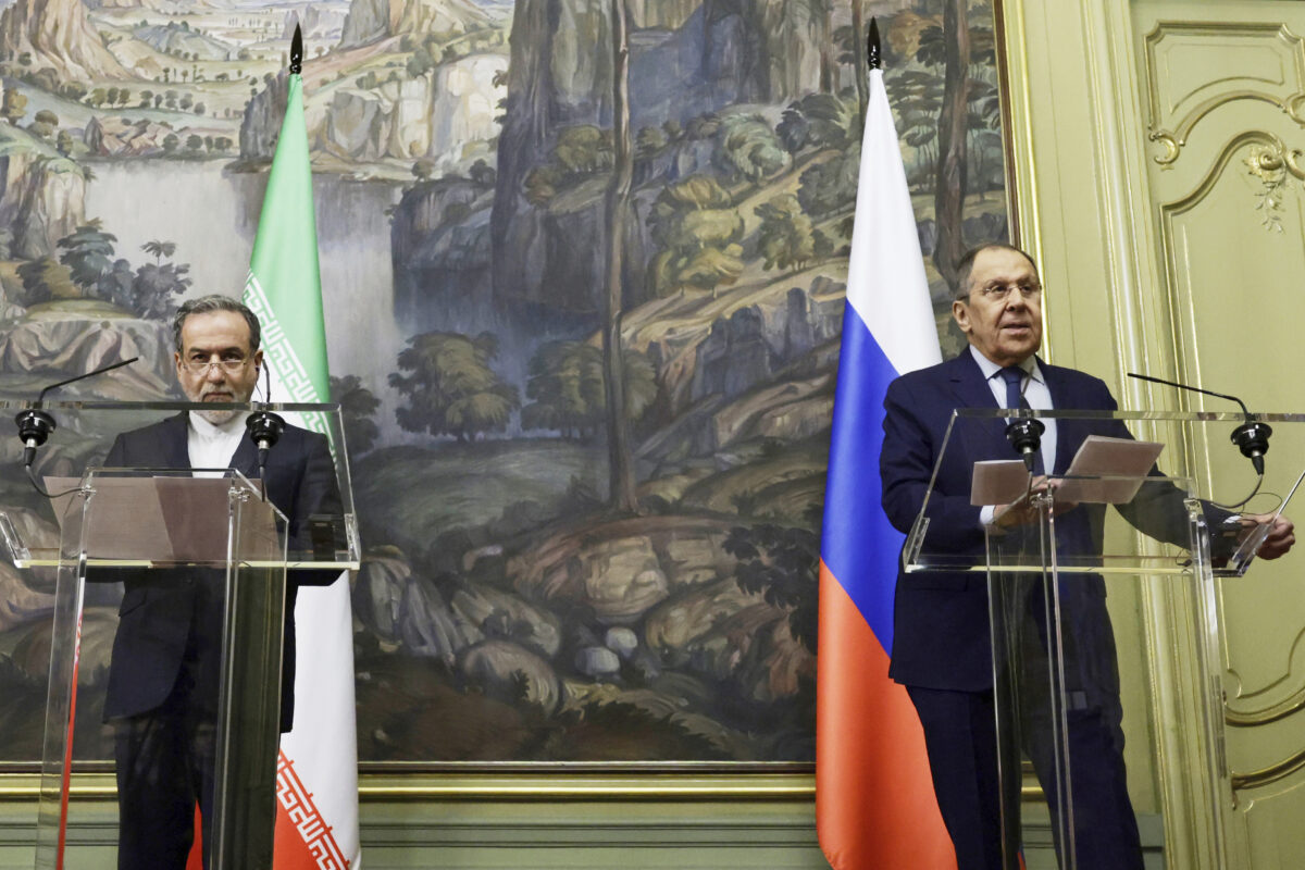 Iran, Lavrov speaks with Araghchi: “Discussed Middle East and Hormuz”