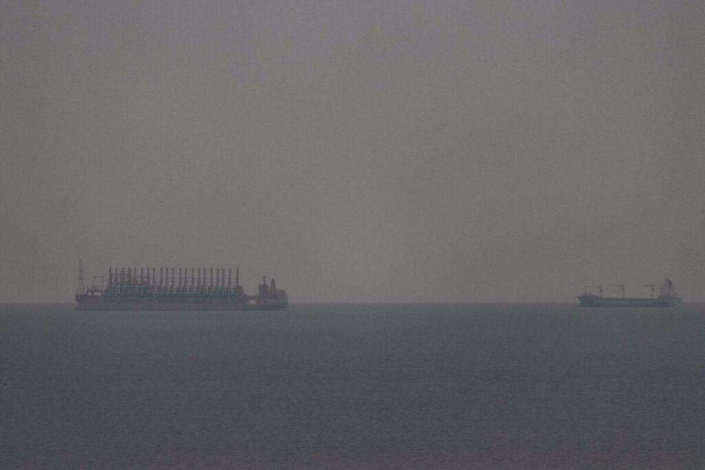 Iran: first non-Iranian oil tanker passes through the Strait of Hormuz since the ceasefire