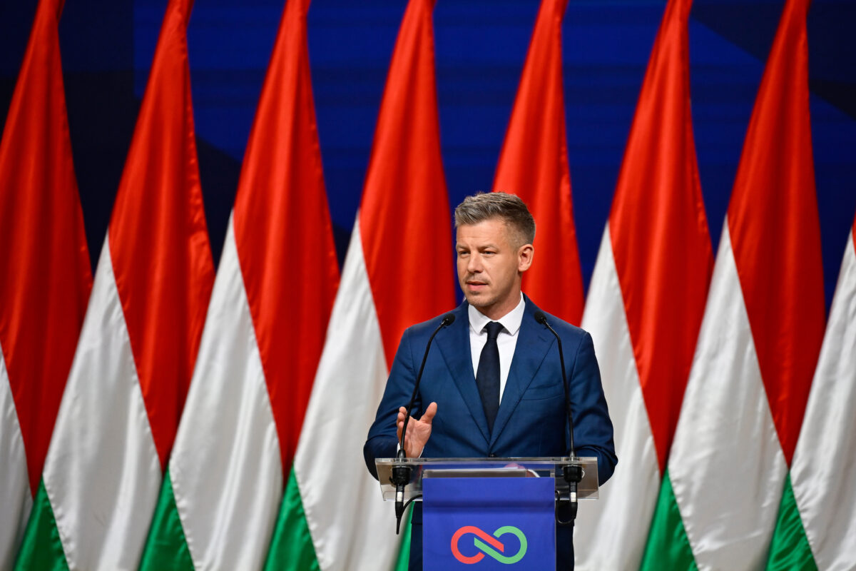 Ukraine, Péter Magyar: “Impossible for a country at war to join the EU”