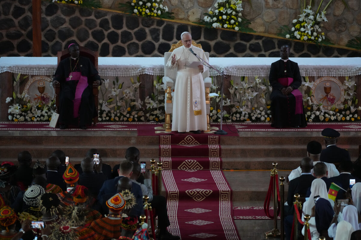Pope: “Bamenda announces peace, many places should be like this”