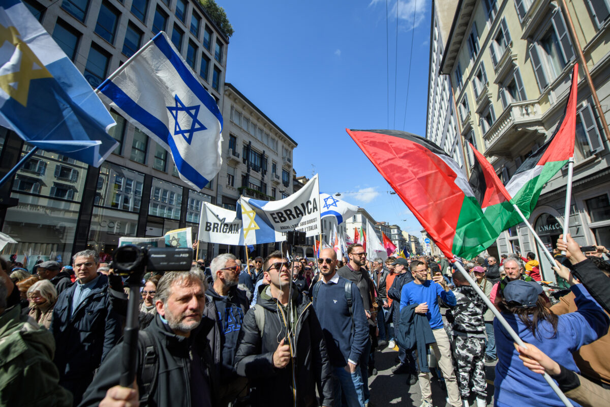 25 April: protest by the Jewish Brigade in Milan