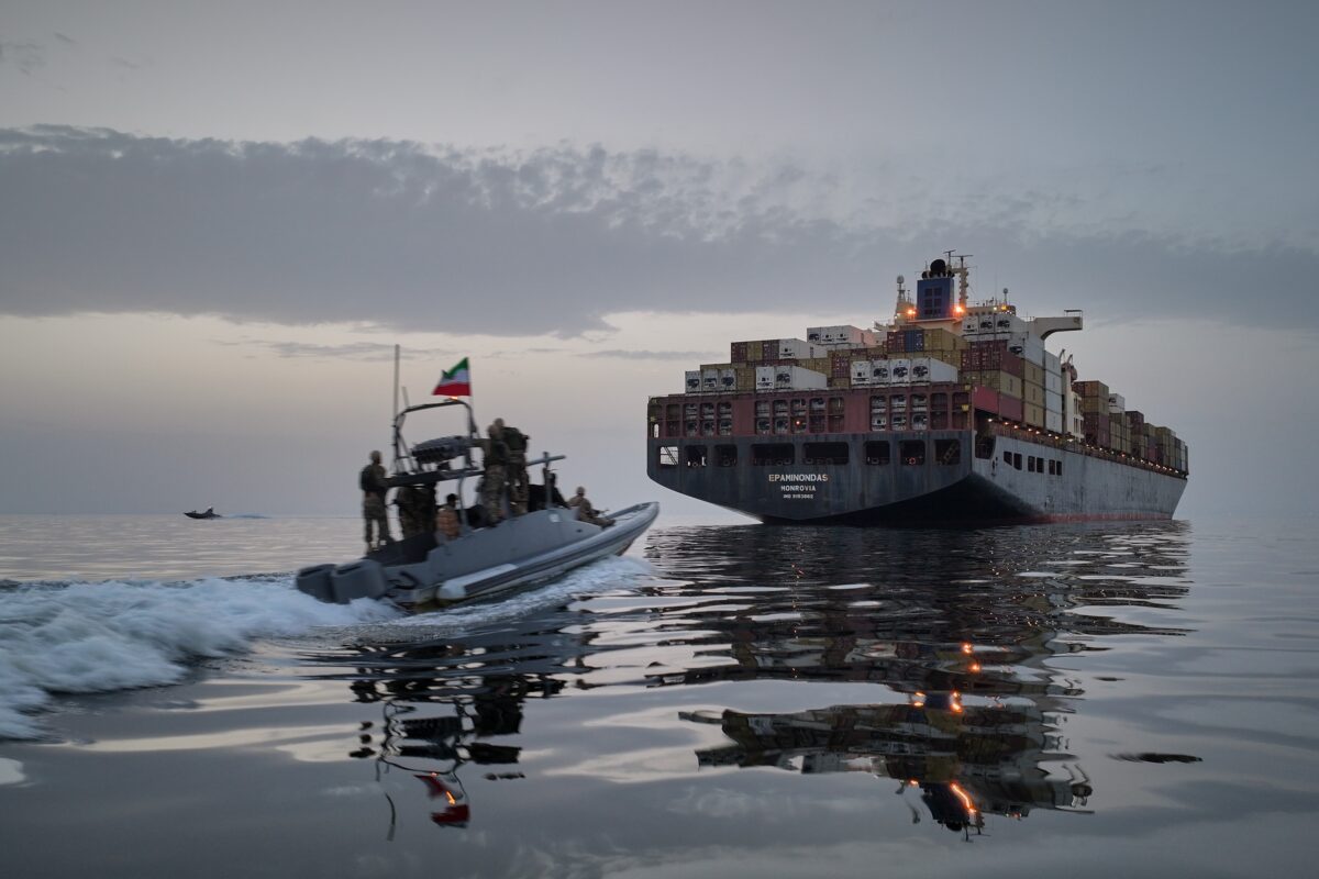 Iran, Revolutionary Guards: ‘Tight control of the Strait of Hormuz is the definitive strategy against the US’