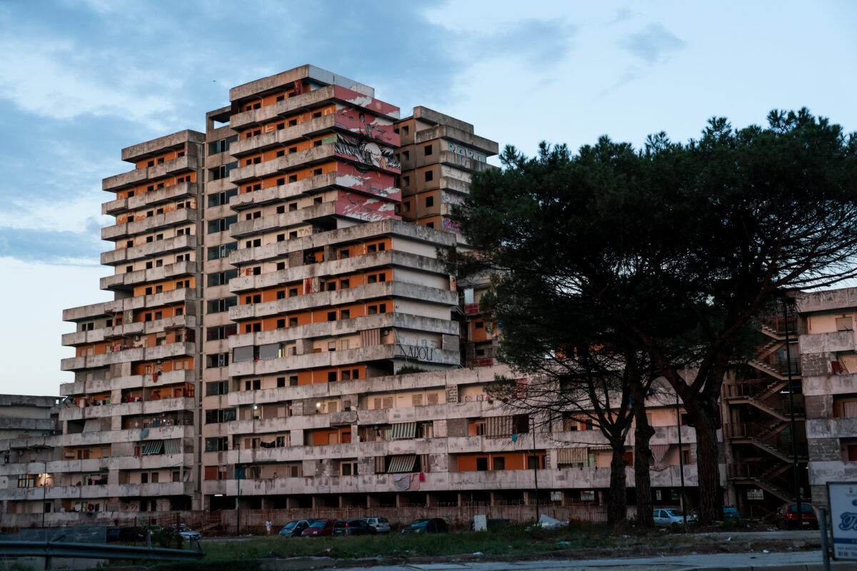 Naples: part of the Vela Rossa in Scampia collapses; the building was unoccupied Naples: part of the Vela Rossa in Scampia collapses; the building was unoccupied